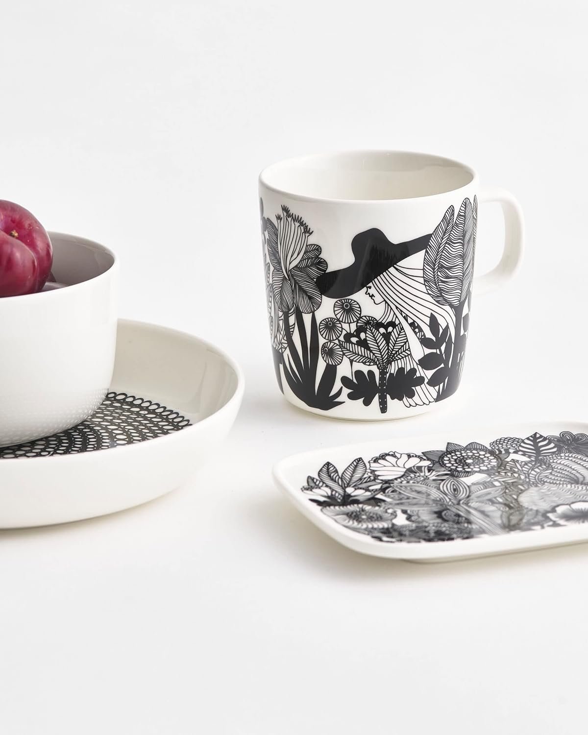 Oiva Siirtolapuutarha Large Mug | Floral Garden Black & White | 13.5oz