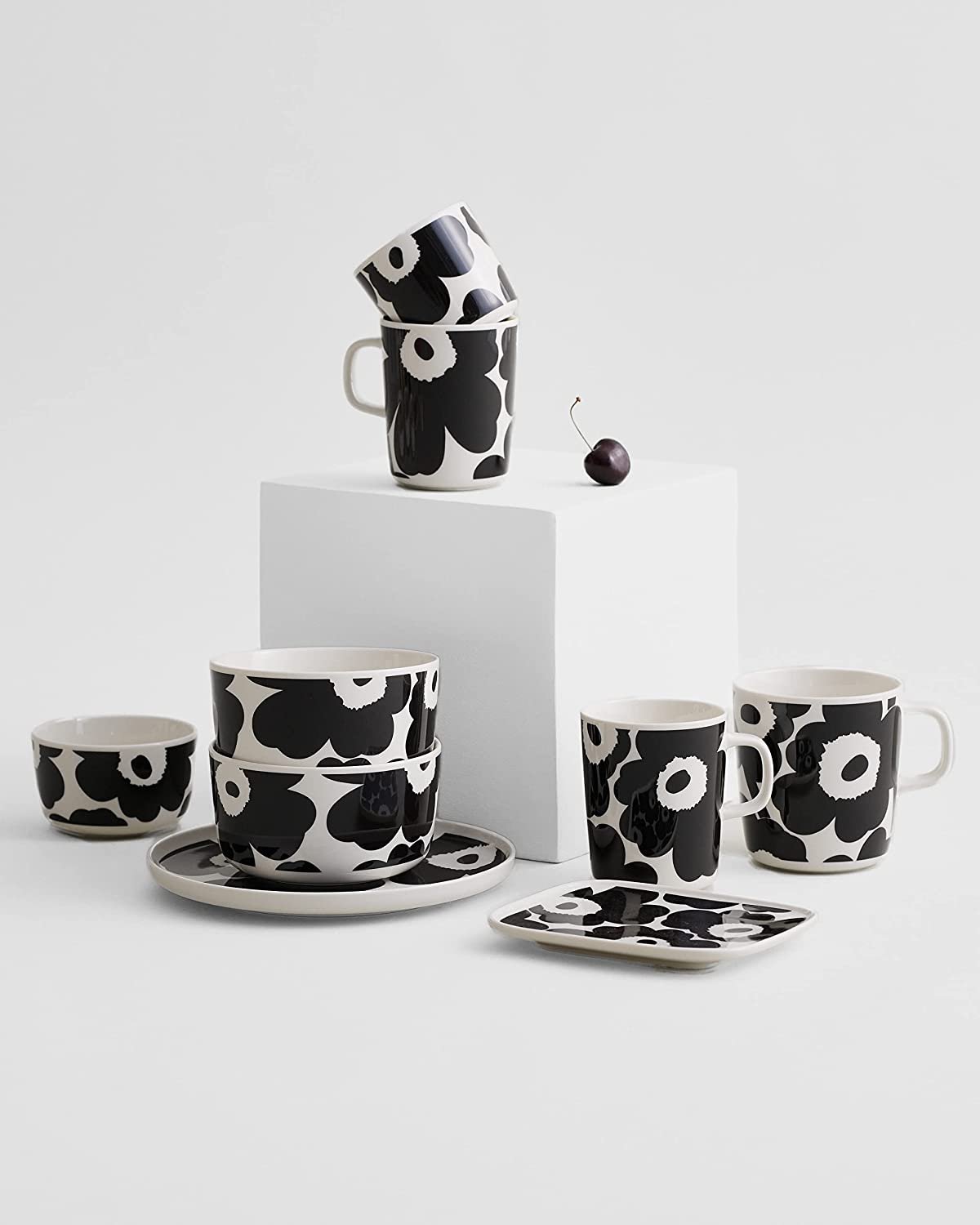Oiva Unikko Rectangular Small Plate | Black & White Poppy Design