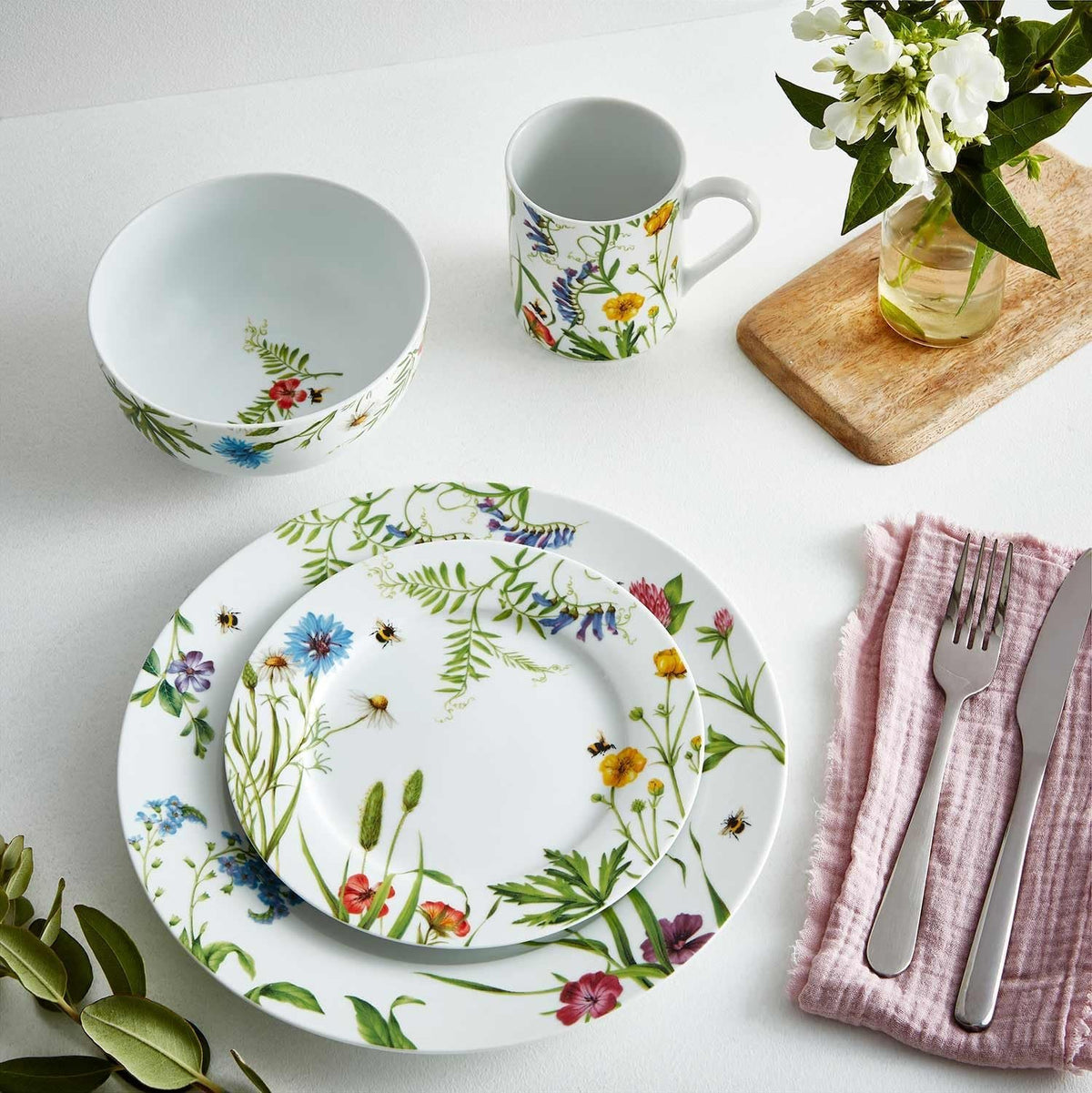 Portmeirion Bumble Bee Dinnerware Set | 16 Piece | Floral Design