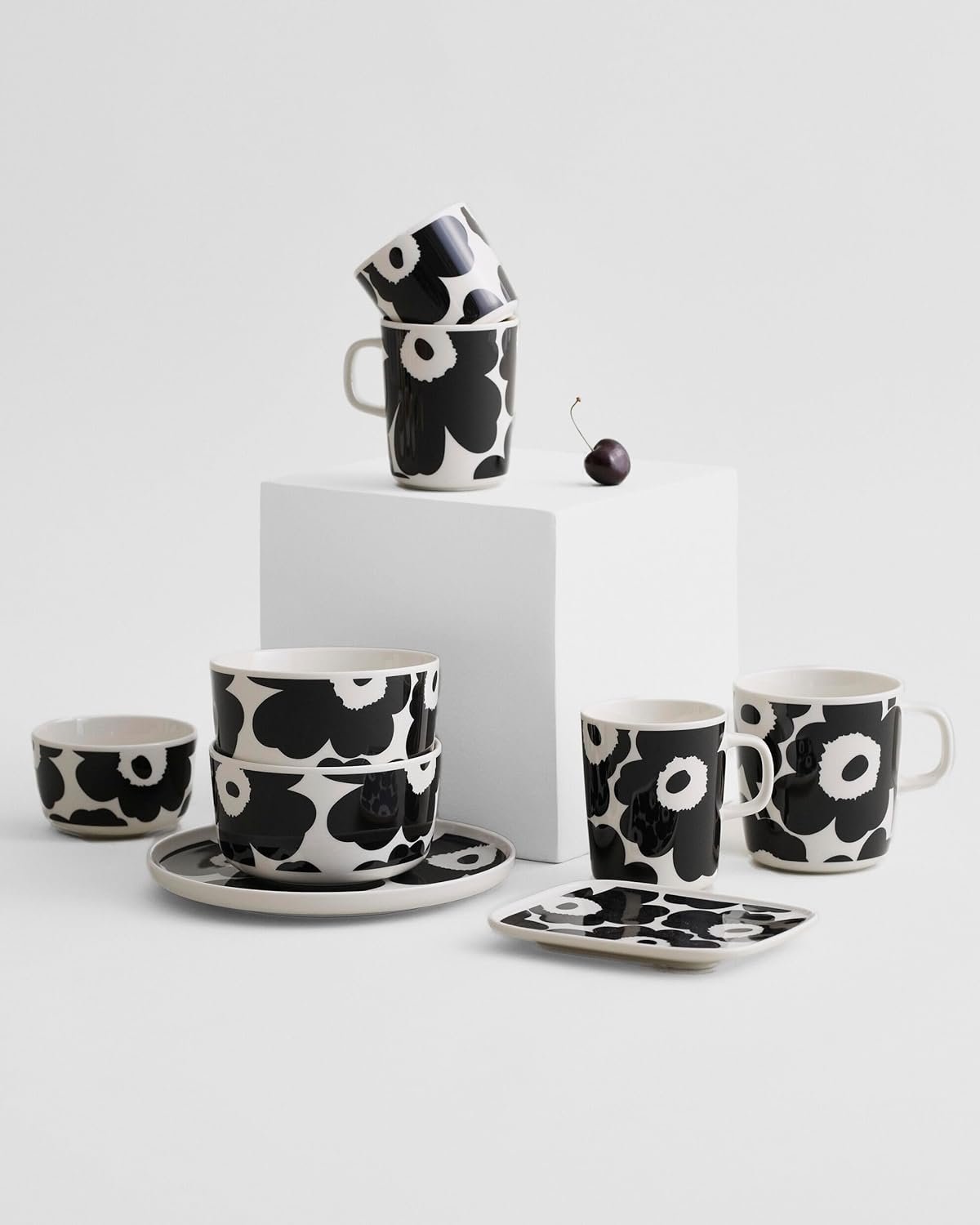 Oiva Unikko Medium Bowl | Black Poppy Design