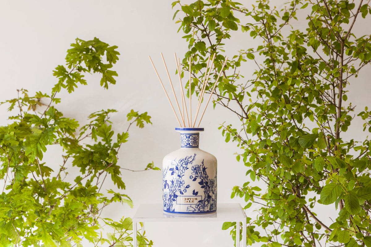 Portus Cale Luxury Gold & Blue Ceramic Diffuser Set | Vase & Refill Oil | Pink Pepper & Jasmine