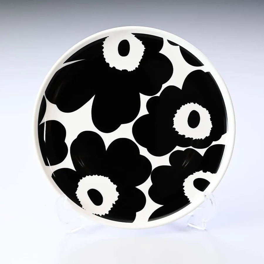 Oiva Unikko Breakfast Set Black & White | 2 Mugs & 2 Plates