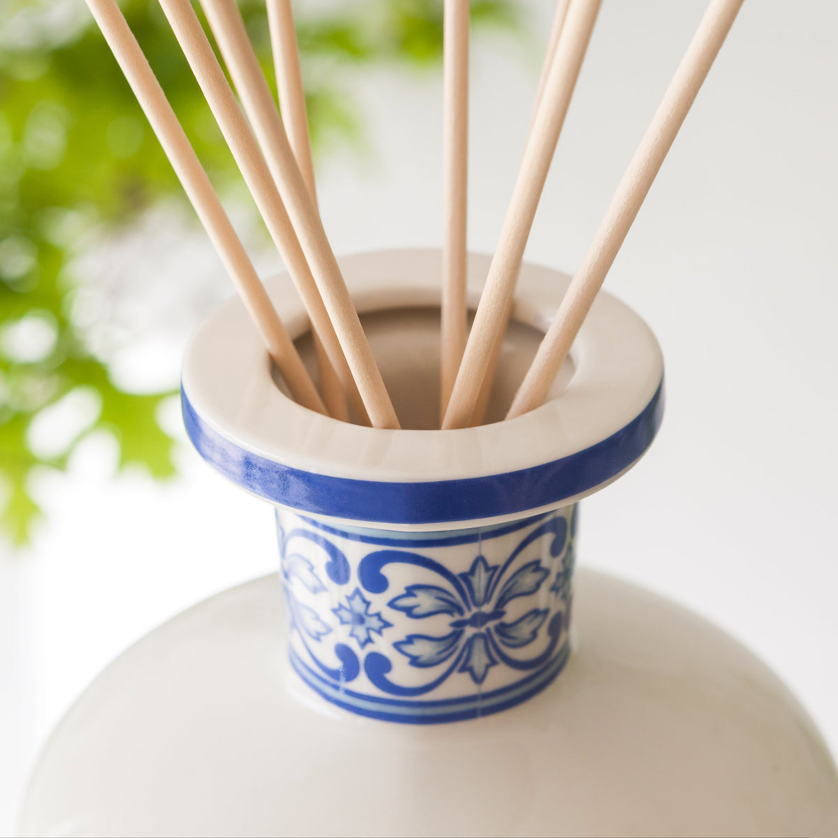 Portus Cale Luxury Gold & Blue Ceramic Diffuser Set | Vase & Refill Oil | Pink Pepper & Jasmine