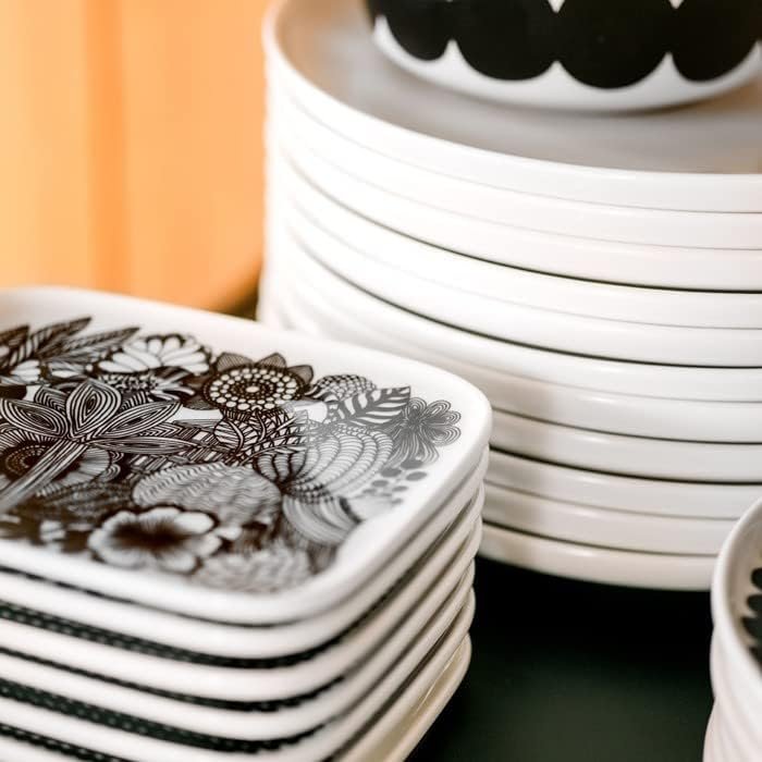 Oiva Siirtolapuutarha Rectangular Plate | Black & White Floral Garden