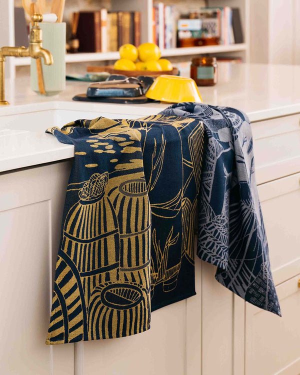 Moutet Tissage French Kitchen Tea Towel Jacquard Pêcheurs aux Casiers Fishermen