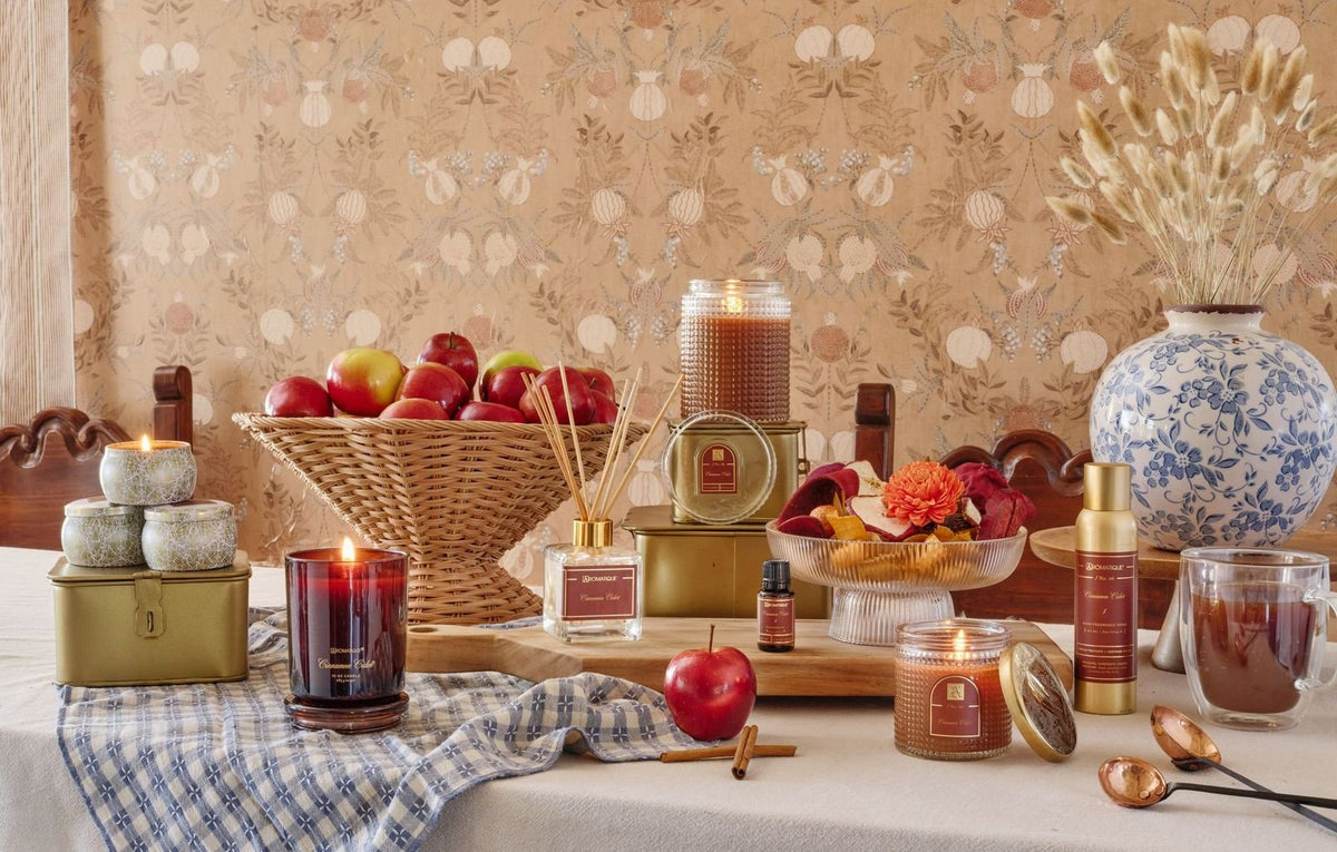 Cinnamon Cider Aromatique Textured Glass 15 oz Scented Jar Candle w/Lid Fragrance Notes of Apple, Pear, Cinnamon, Rose, Tobacco, Cherry Wood