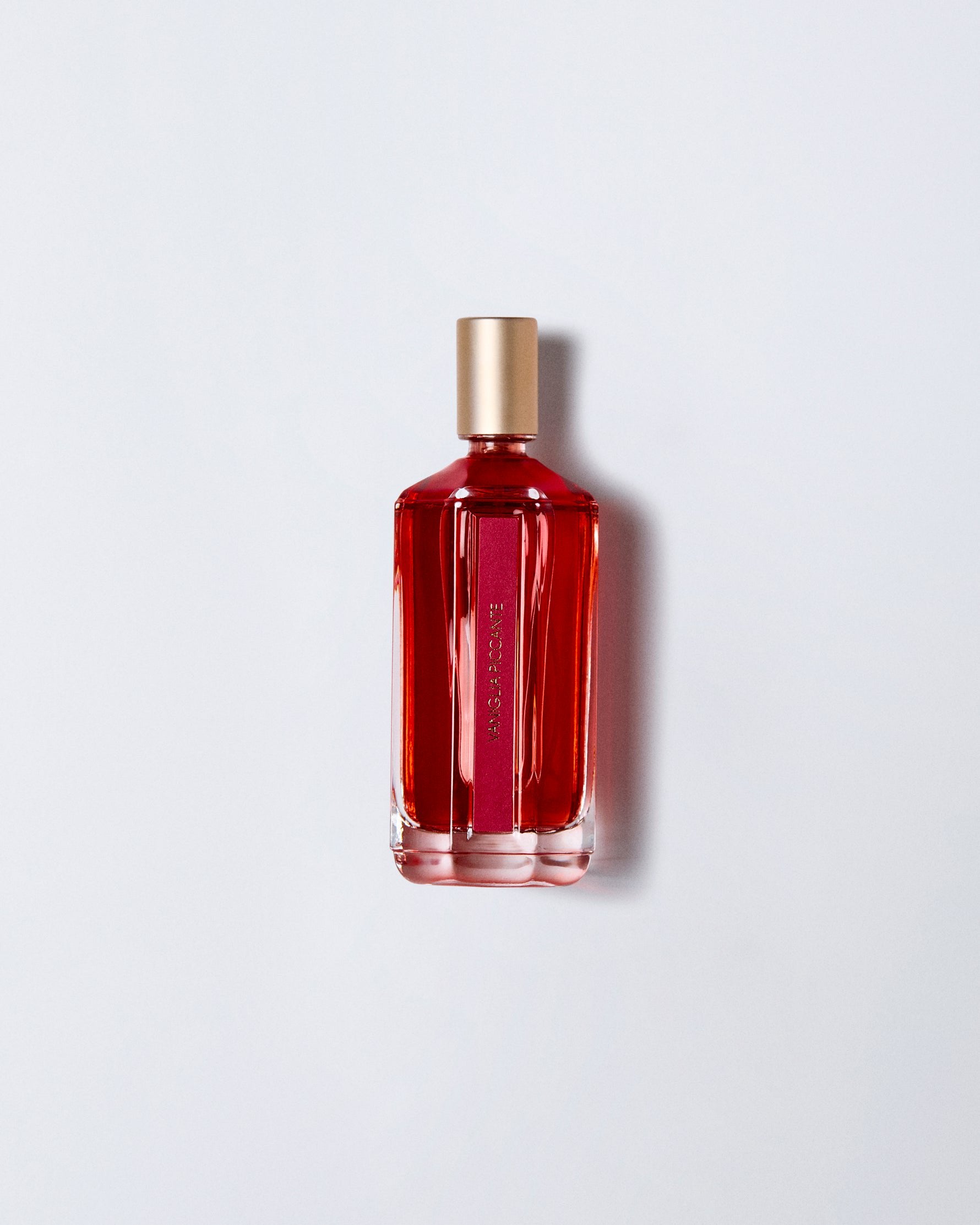 Erbario Toscano Vaniglia Piccante bottle with gold cap detail