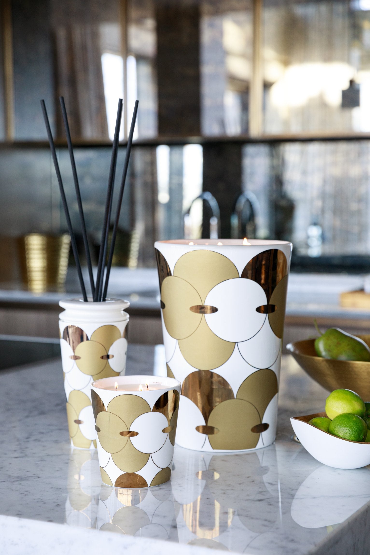 Ilum Sahara hand-poured candle – desert-inspired pattern with warm woody fragrance