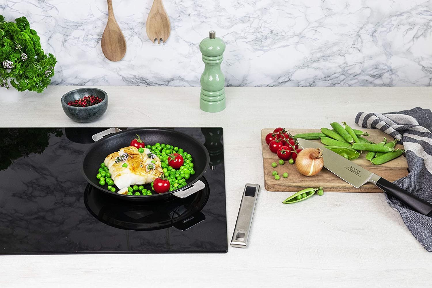 Cooking Eggs in Cristel Strate Non-Stick Pan — Even Heat Performance