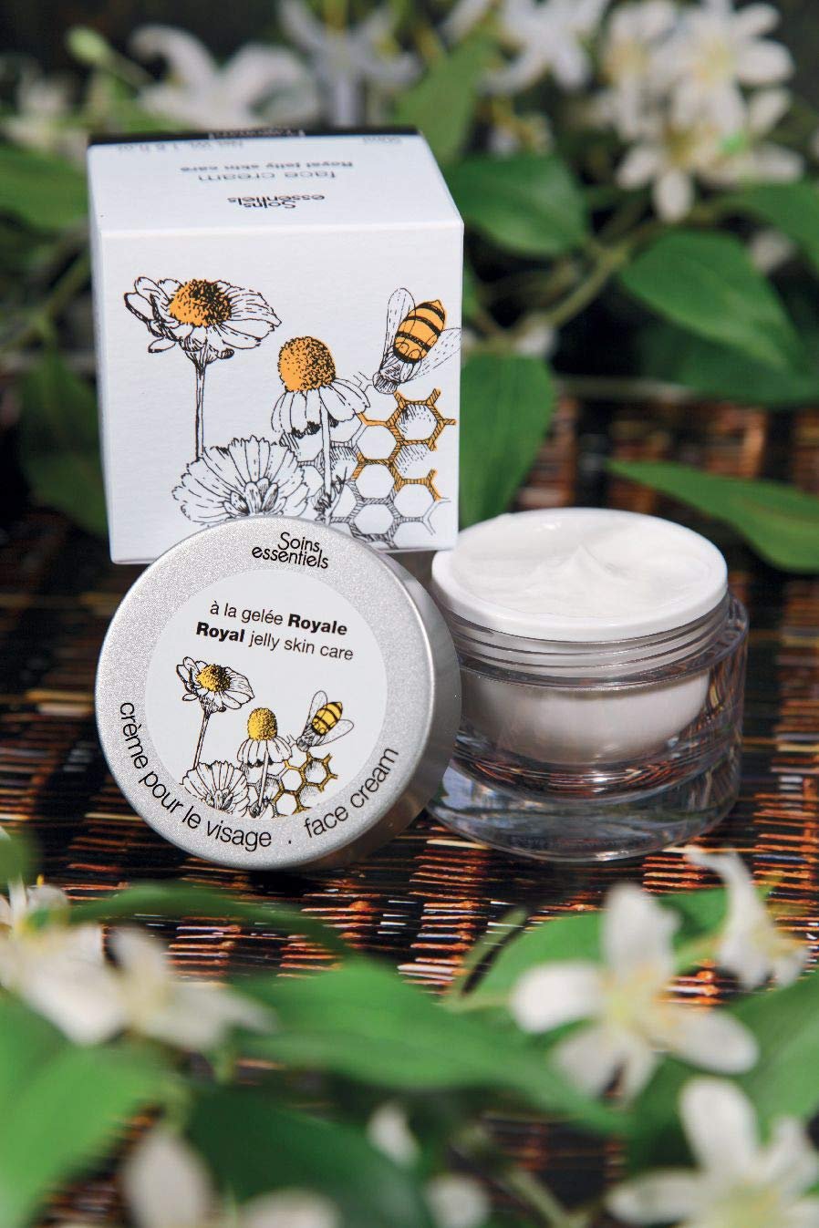 Fragonard Royal Jelly moisturizing face cream close-up texture
