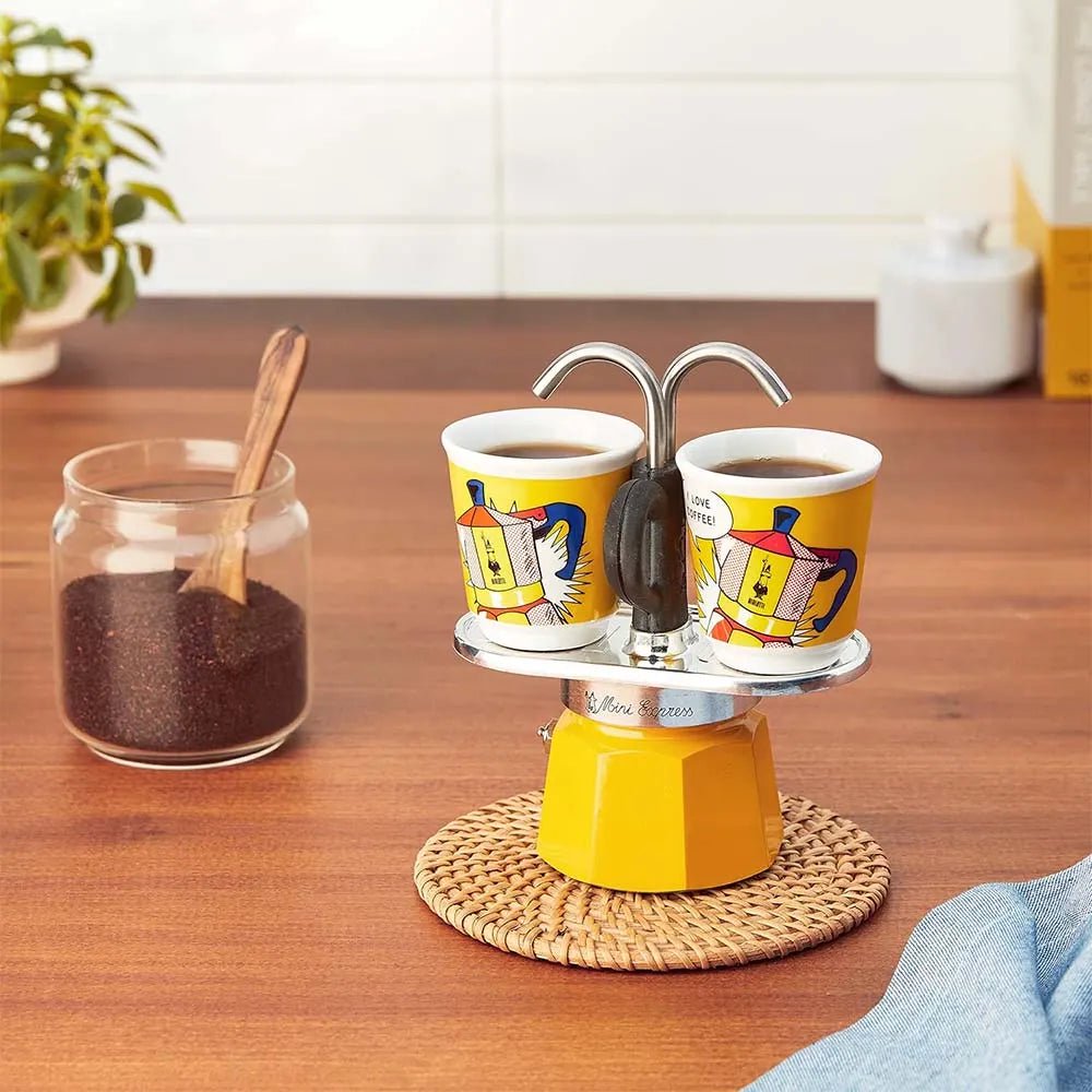 Bialetti - Mini Express Lichtenstein: Moka Set (Coffee Maker 2-Cup (2.8 Oz), Yellow)