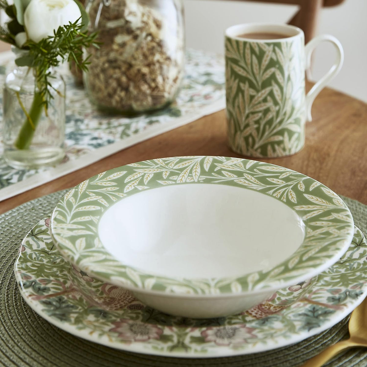 Spode Morris & Co Cereal Bowl | Set of 4 Bowls with Assorted Design for Fruit, Acai and Desserts | 7.5 Inch Bowls made of Fine Earthenware | Microwave and Dishwasher Safe | Made in England