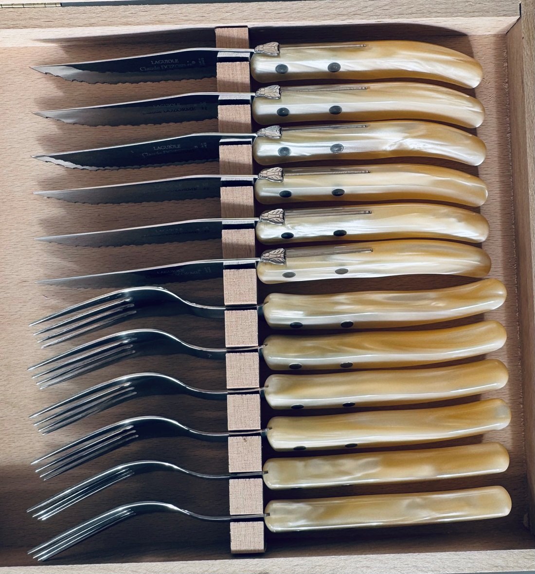 Claude Dozorme Laguiole Berlingot Flatware 12 Piece Set (6 Dinner Forks & 6 Dinner Knives) | Pearl