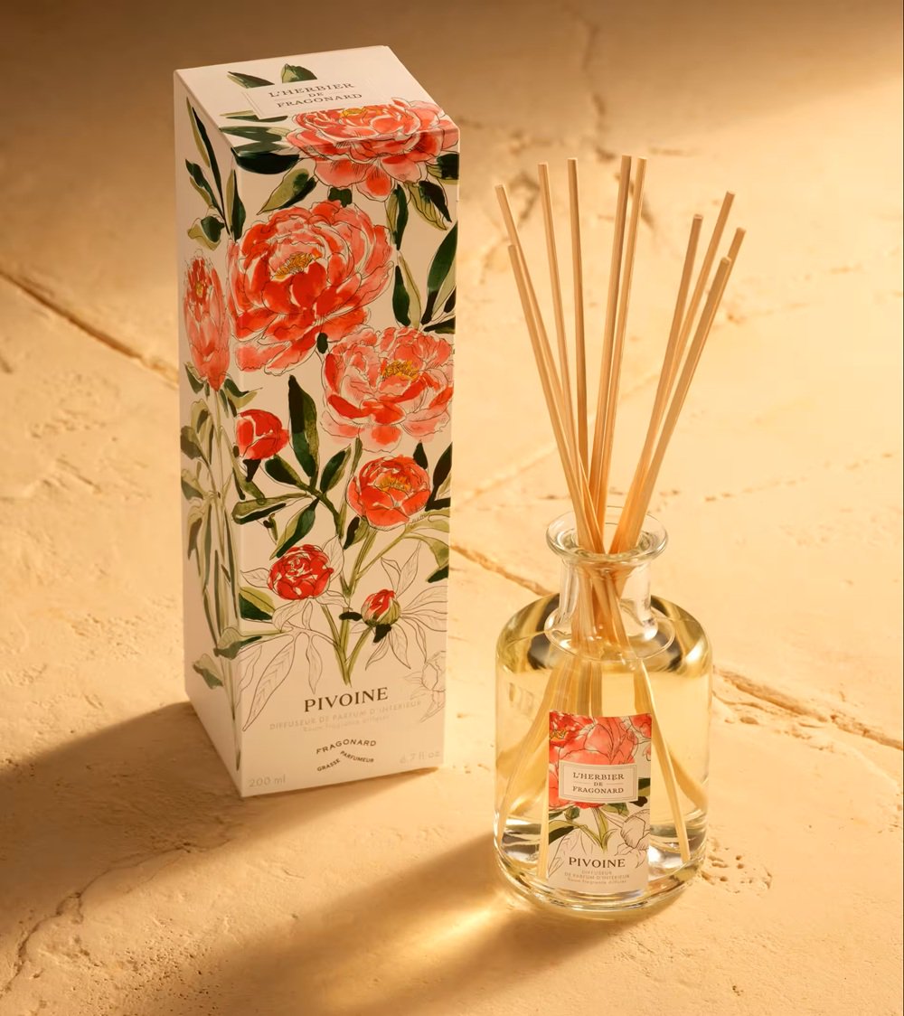 Fragonard Pivoine Diffuser in a living room setting