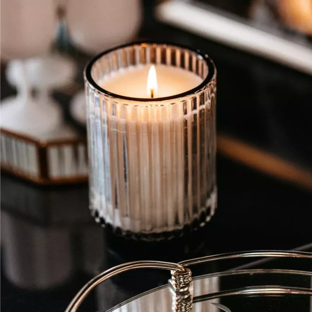 Geodesis Prestige candle – warm cedar and juniper scent inspired by Japanese incense