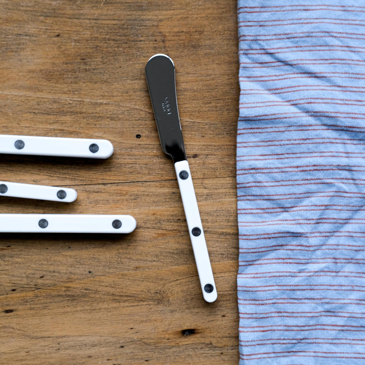 Sabre Paris - Set of 2 Spreader Knives 5.5 inches - Bistrot Collection - Perfect for Butter, Tapenades, Spreads - Stainless Steel & Nylon - Dishwasher Safe