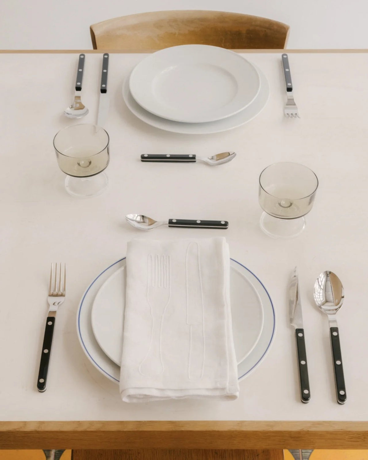 Bistrot Flatware Set 5 Piece Place Setting | Service for 4 (20 Pieces) | Shiny Black