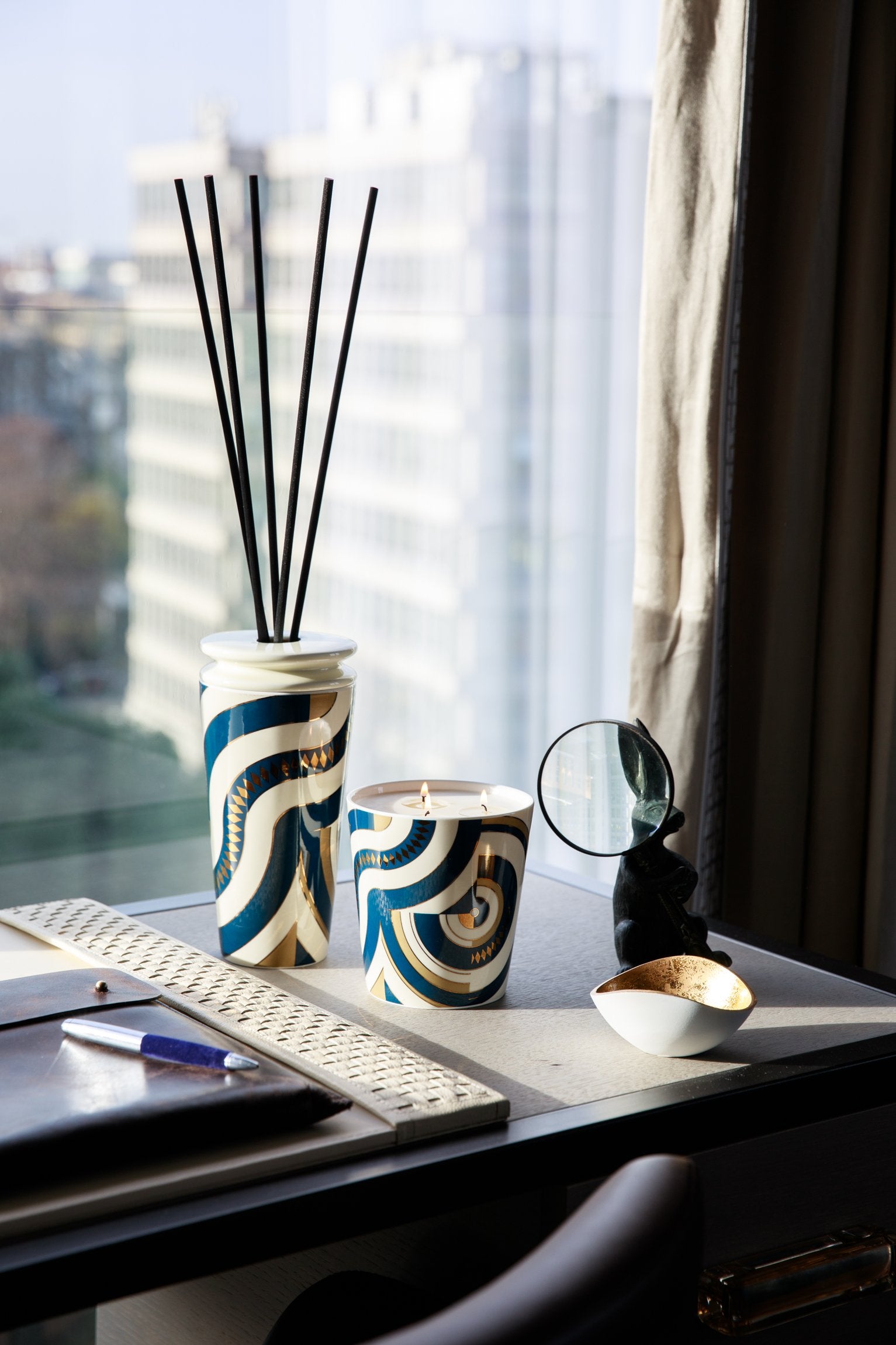 Or Égyptien scented candle by Ilum featuring geranium, jasmine and amber notes