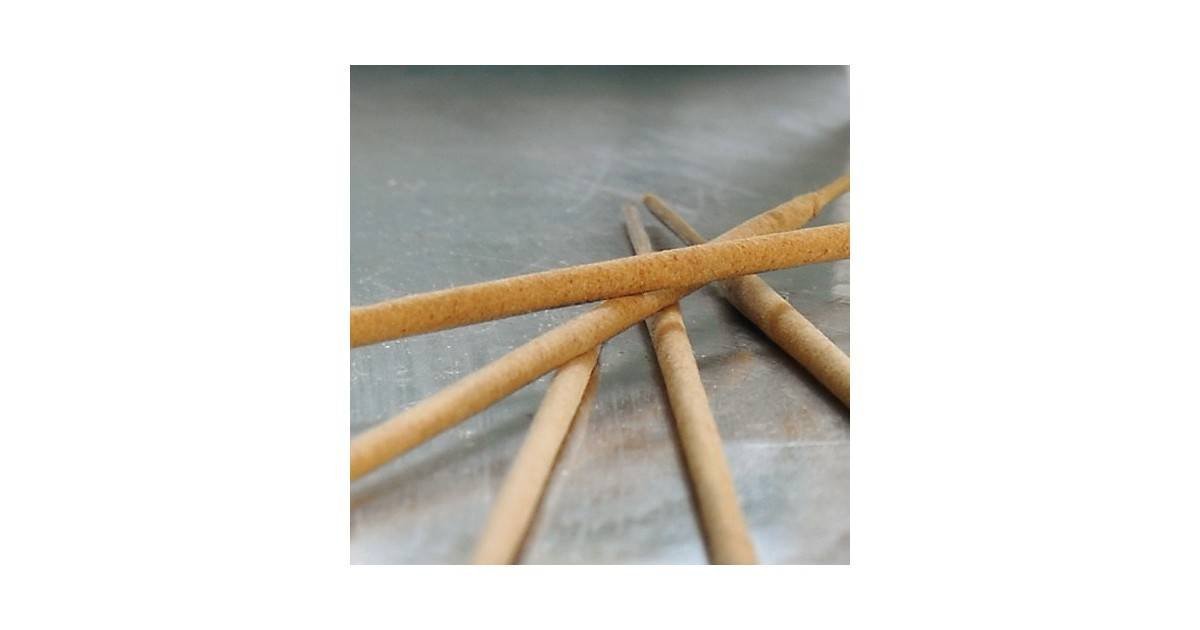 Esteban Bamboo Legendes d"Orient Sticks | 20 Incense Sticks Natural Traditionally Made Vegetal Binder Colorant Free | LEGENDES d'ORIENT