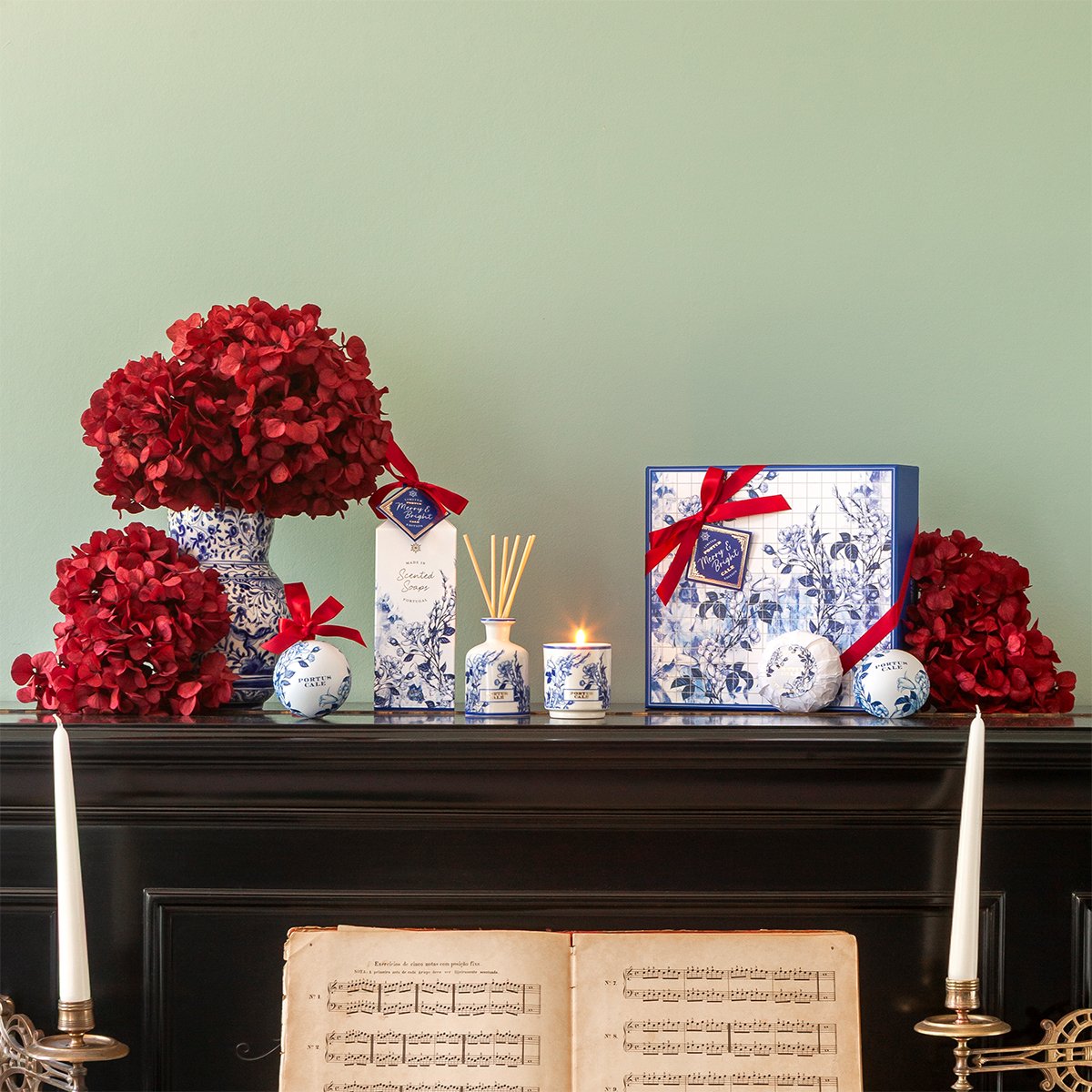 Gold & Blue porcelain reed diffuser (100 ml) with long reeds beside matching candle and wrapped soap