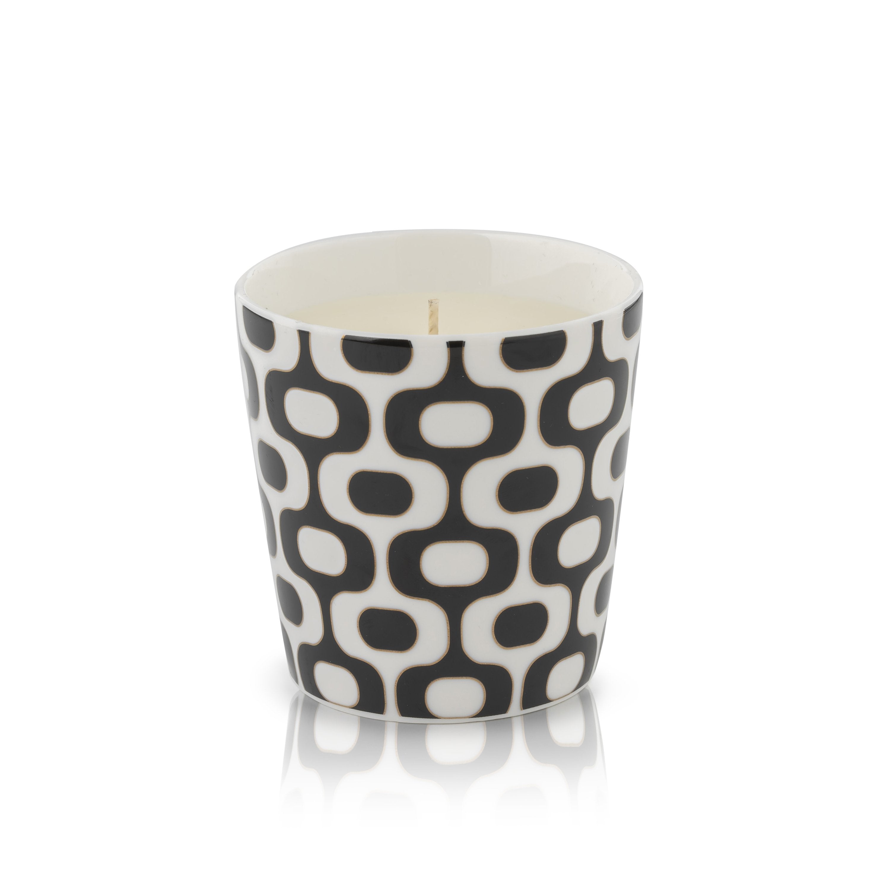 Luxury scented candle with fresh citrus, marine, and amber notes by Ilum