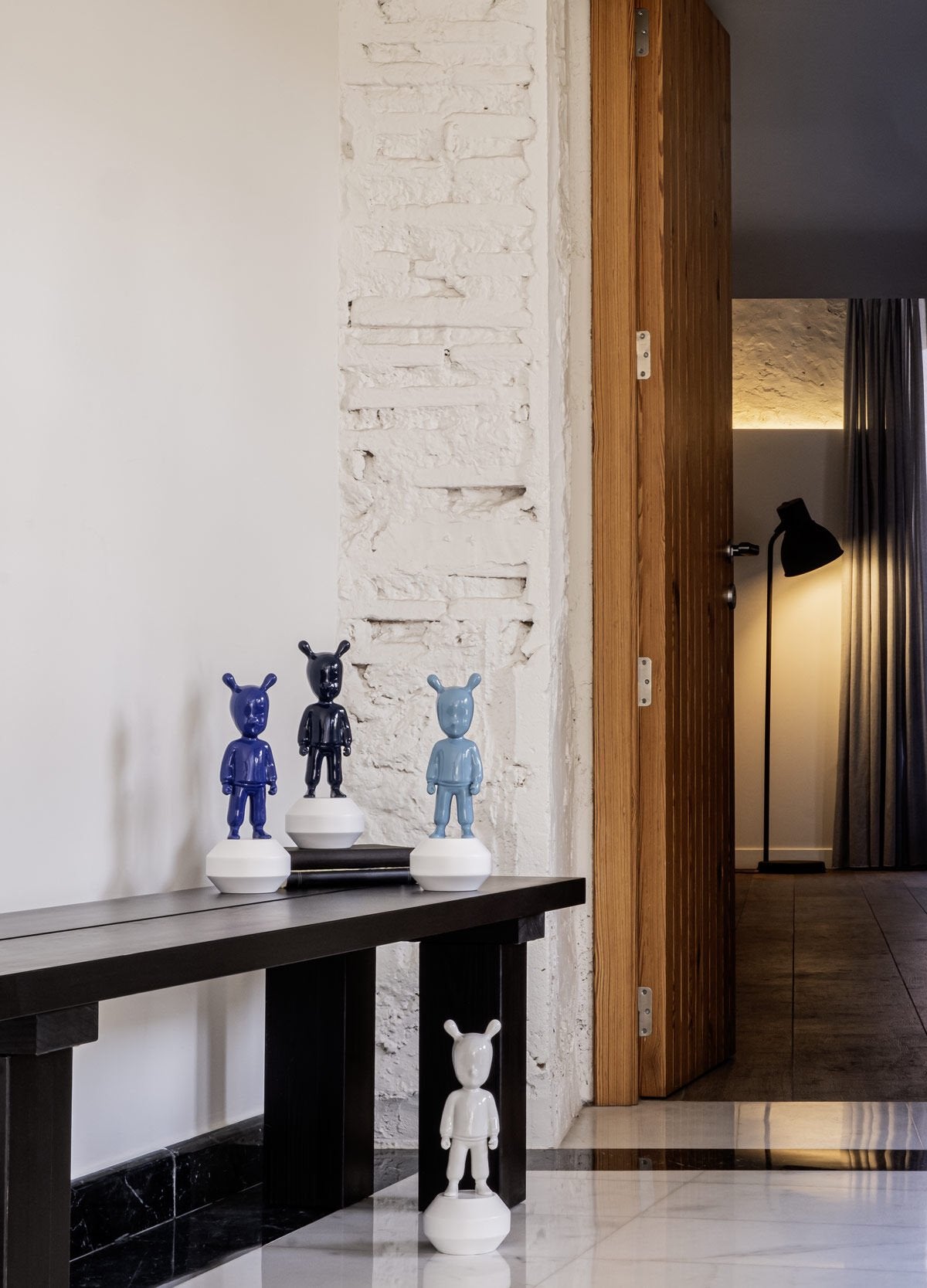 Jaime Hayon designer porcelain sculpture in indigo blue – Lladró 01008812