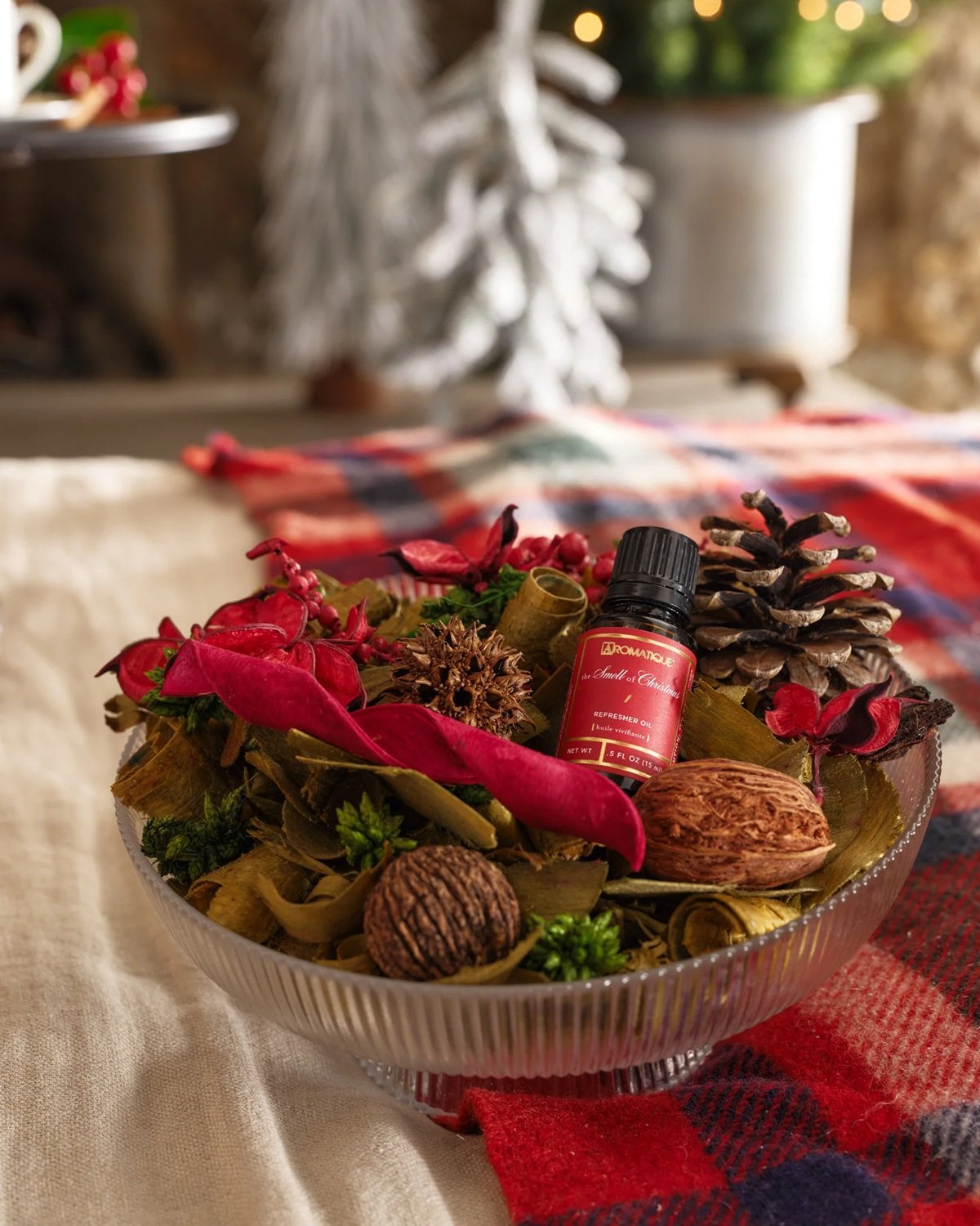 Aromatique Decorative Fragrance Bowl in Ribbed Pedestal Glass for Potpurri and Aroma Accesories