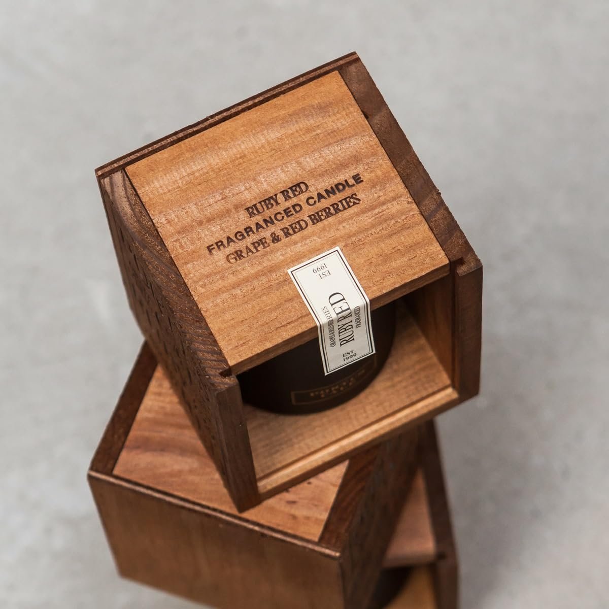Portus Cale Ruby Red Aromatic Candle - Thumbnail 3