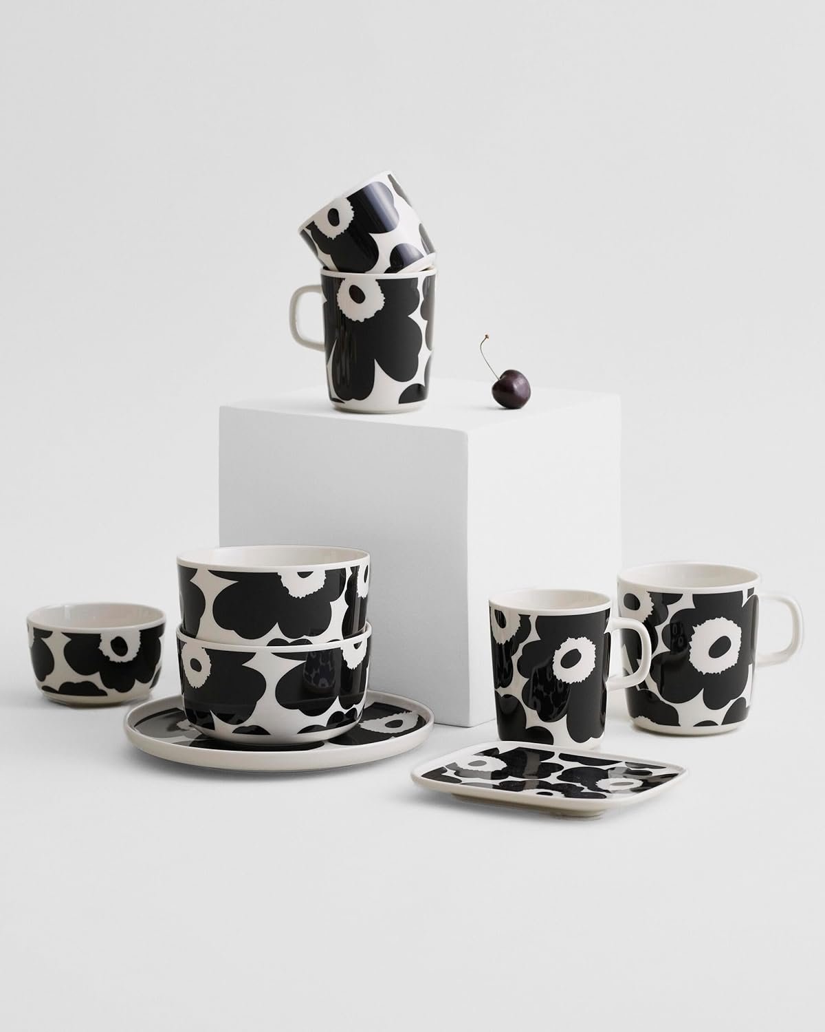 Marimekko Unikko Oiva Medium Bowl | Black Poppy