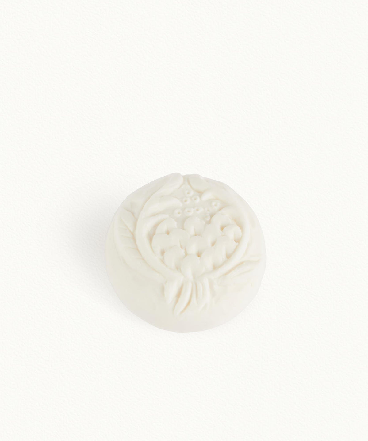 Fragonard Grenade Pivoine 150g perfumed soap flat lay pomegranate peony cedar