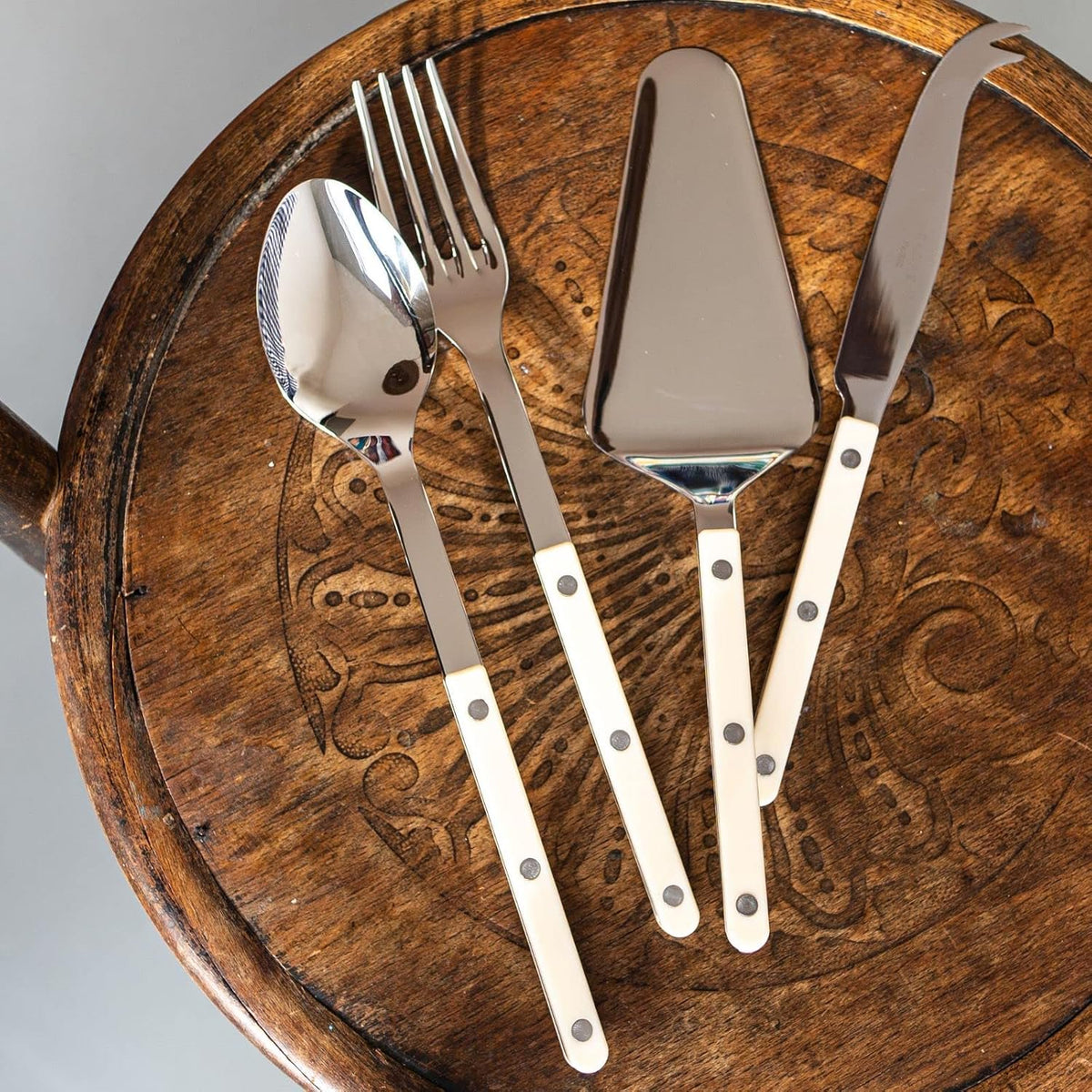 SABRE PARIS - 4-Piece Serving Set - Ivory - Bistrot Collection - 2 Serving Flatware, Serrated Pie Server, Large Cheese Knife - Stainless Steel & Nylon - Dishwasher Safe - Brilliant Finish