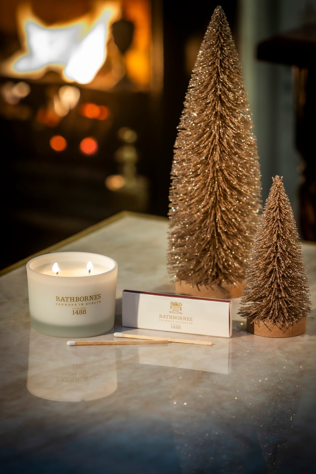 Luxury beeswax candle with cedar cloves and amber fragrance