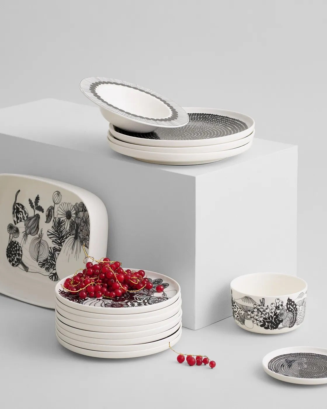 Marimekko Unikko Serving Dish Bowl Large (1.5L) White/Black