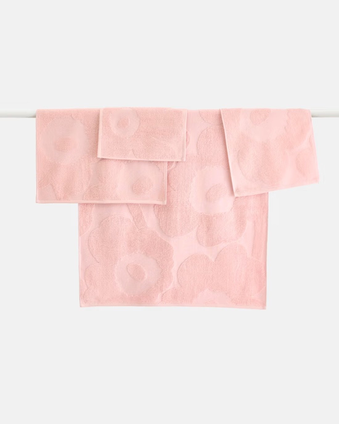 MARIMEKKO Unikko Terry Cotton Bath Towel (Pink) – Floral Patterned Bath Towels – 59 in x 28 in