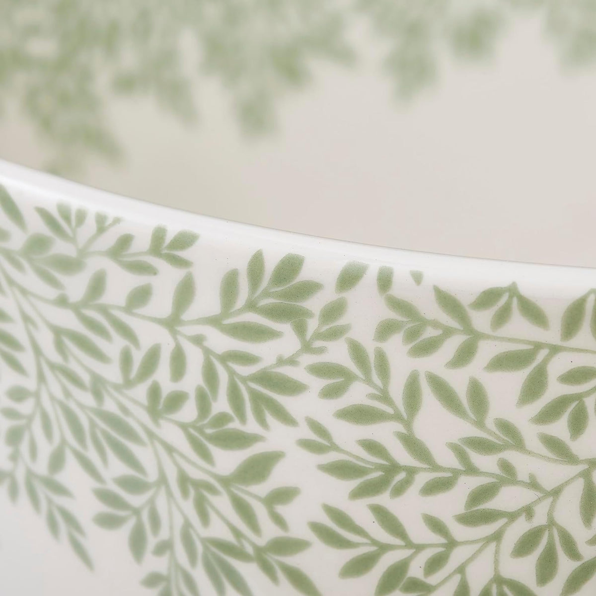 Spode Morris & Co Standen Serving Bowl - 9" Fine Earthenware Dish with Delicate Leaf Motif, Dishwasher & Microwave Safe Bowl for Dinner Parties, Elegant Tableware & Decorative Kitchen Bowl