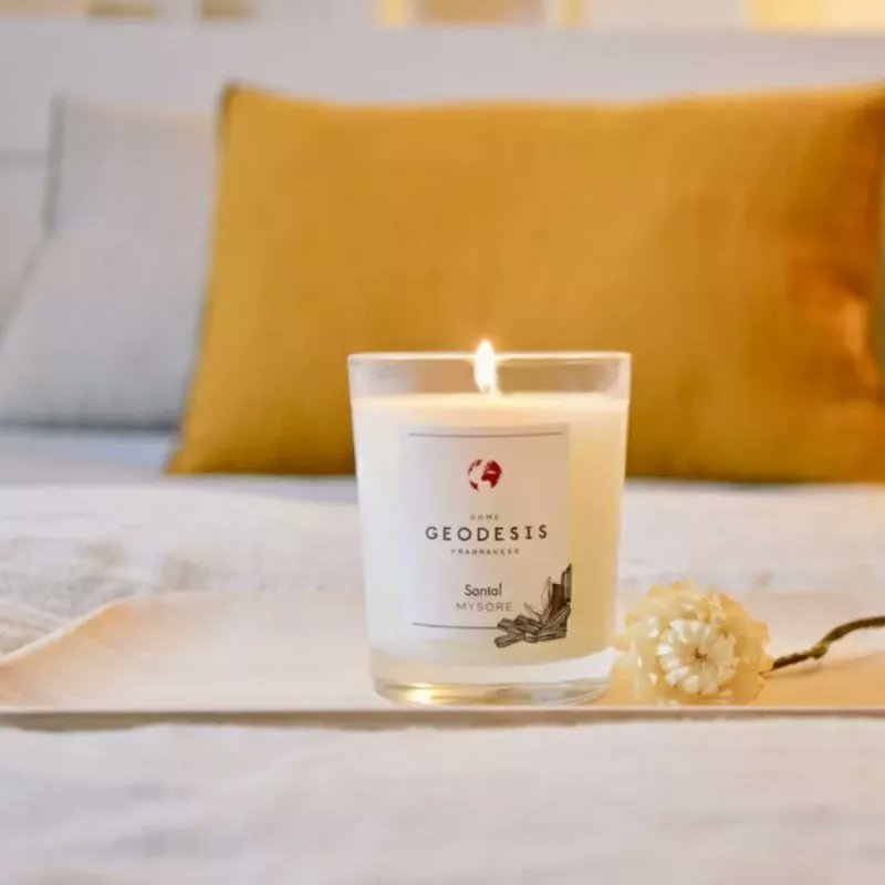 Geodesis Sandalwood candle with rich, warm, milky woody fragrance notes