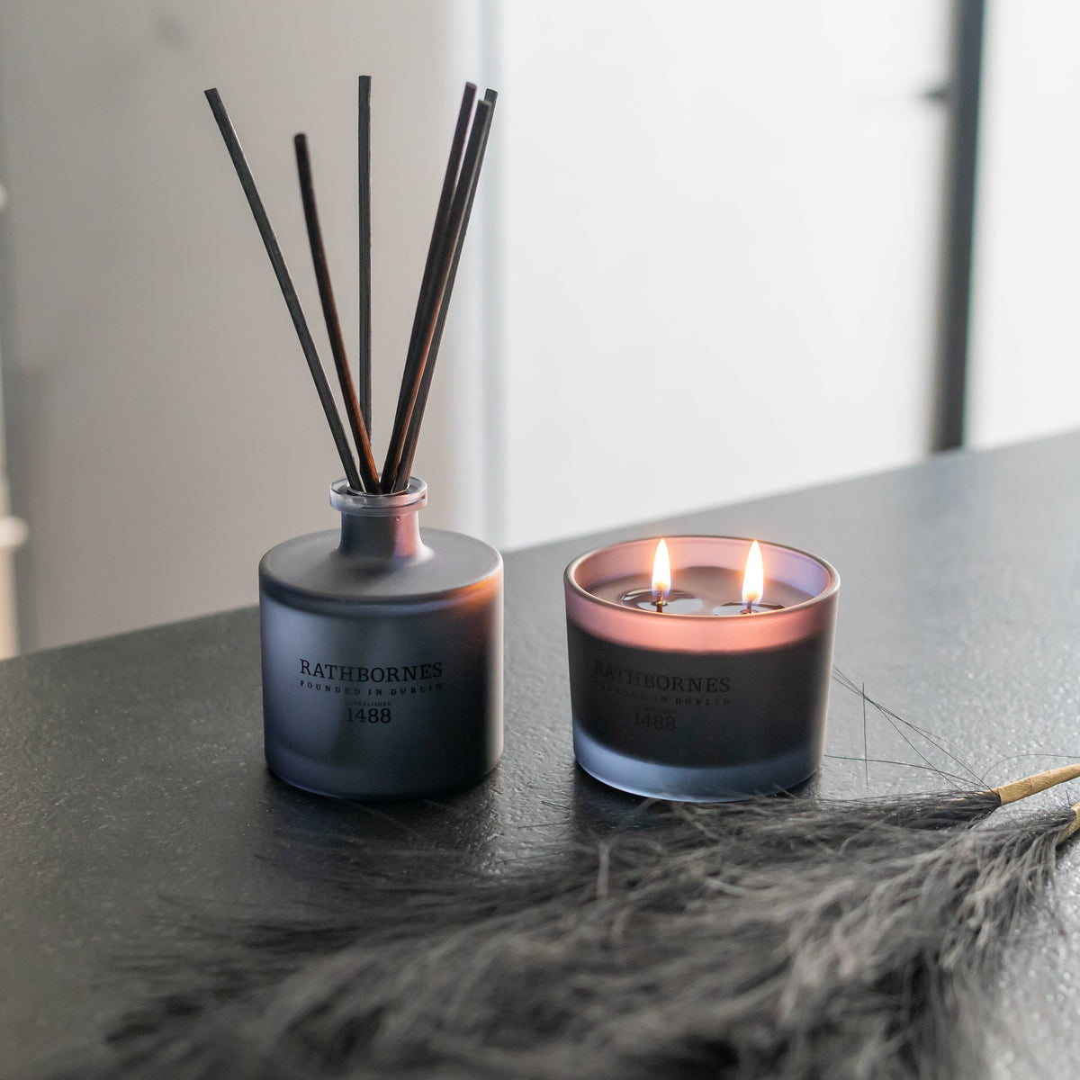 Premium Scented Travel Candle Dublin Dusk | Smoked Oud & Ozonic Accords