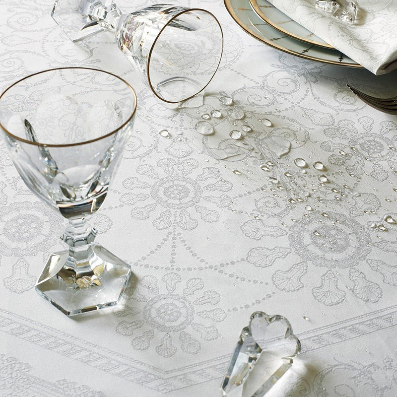 Garnier-Thiebaut Tablecloth Galerie Des Glaces Vermeil 69" Square - Home Decors Gifts online | Fragrance, Drinkware, Kitchenware & more - Fina Tavola